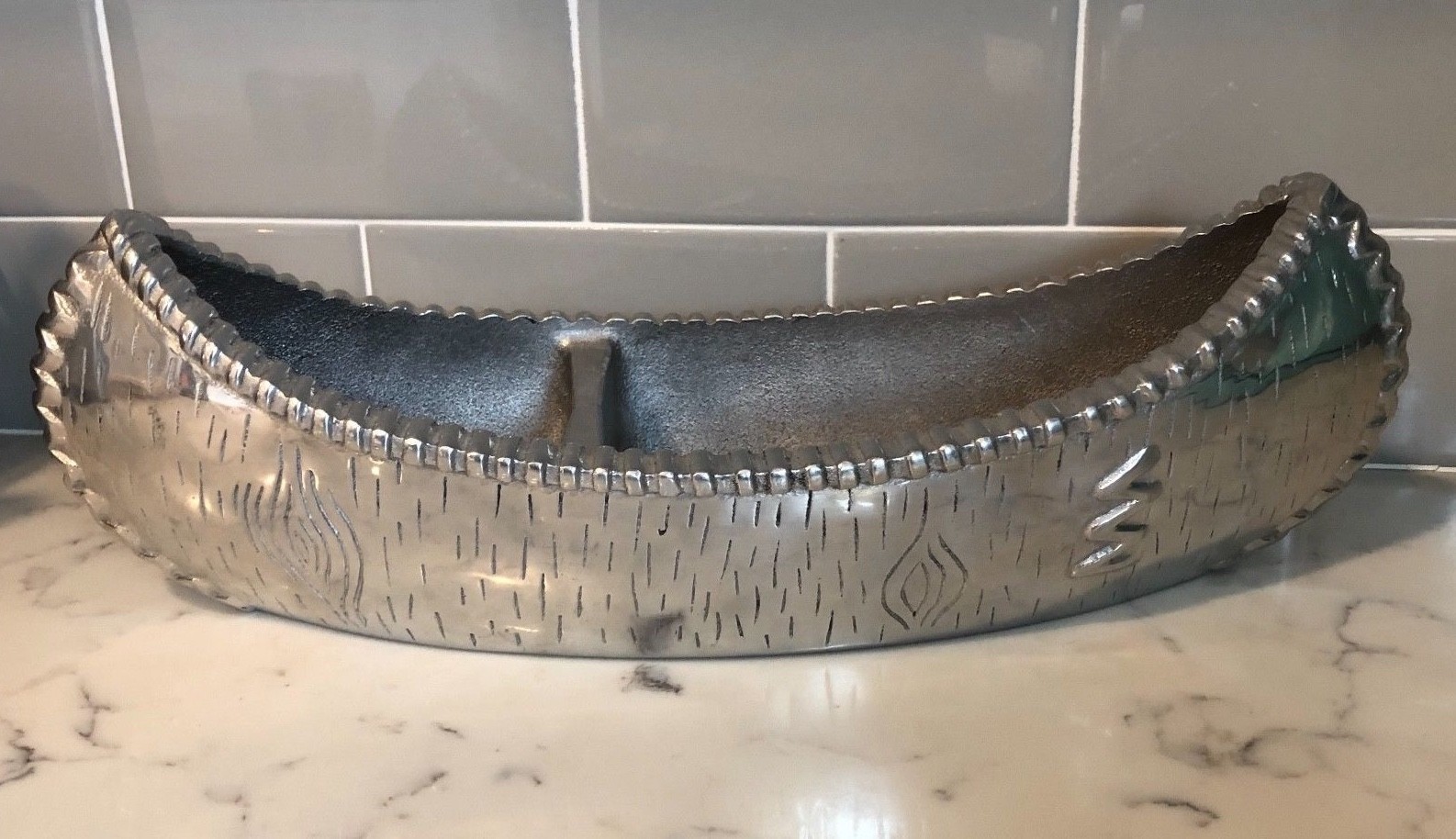 MARIPOSA ALUMINUM INDIAN BIRCHBARK SMALL CANOE  SERVER WITH 2 SPREADERS *RARE