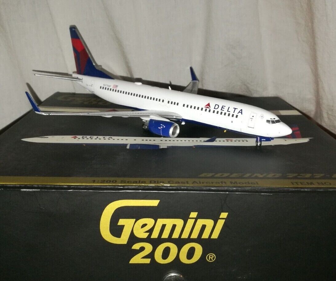 Gemini 200 AVELO エクストレイ航空 737-800 1/200 Boeing 737-800 Commercial Aircraft 