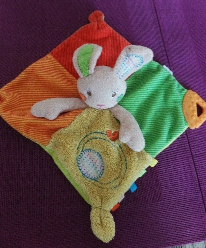 S8p / Doudou Lapin Plat Jaune Vert Orange Coeur Auchan