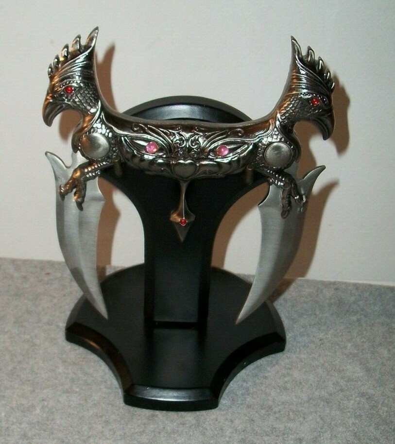 Fantasy Knife / Dagger - Double Blade Dagger on Blk Table Top Display D-3015 NOS