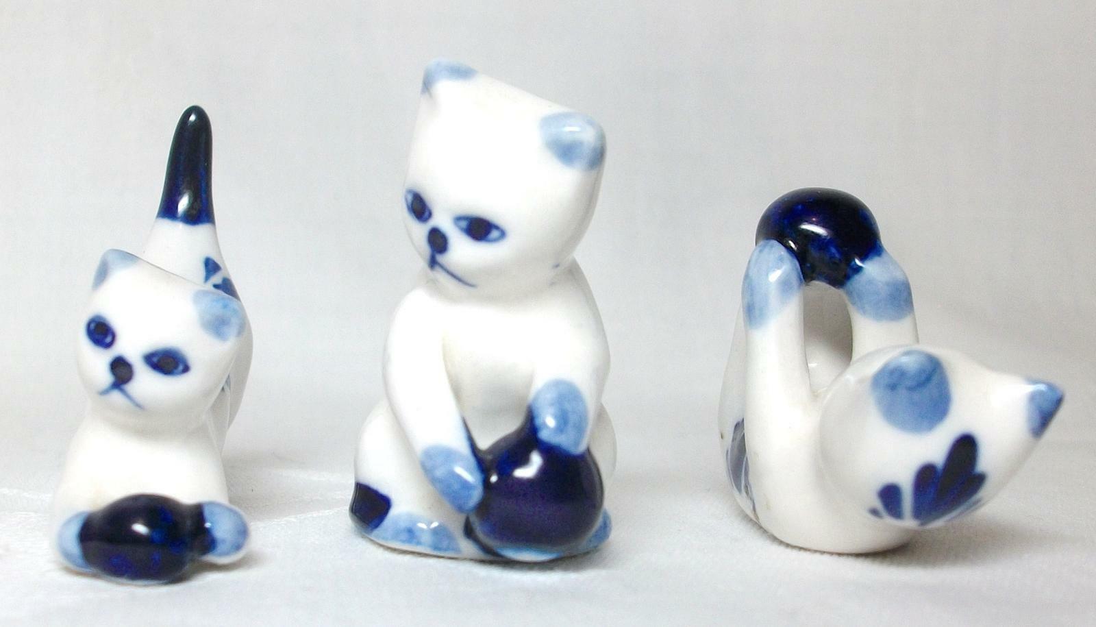 Set Of 3 Porcelain Delft Blue & White Miniature Cats Kittens W/ Balls Figurines