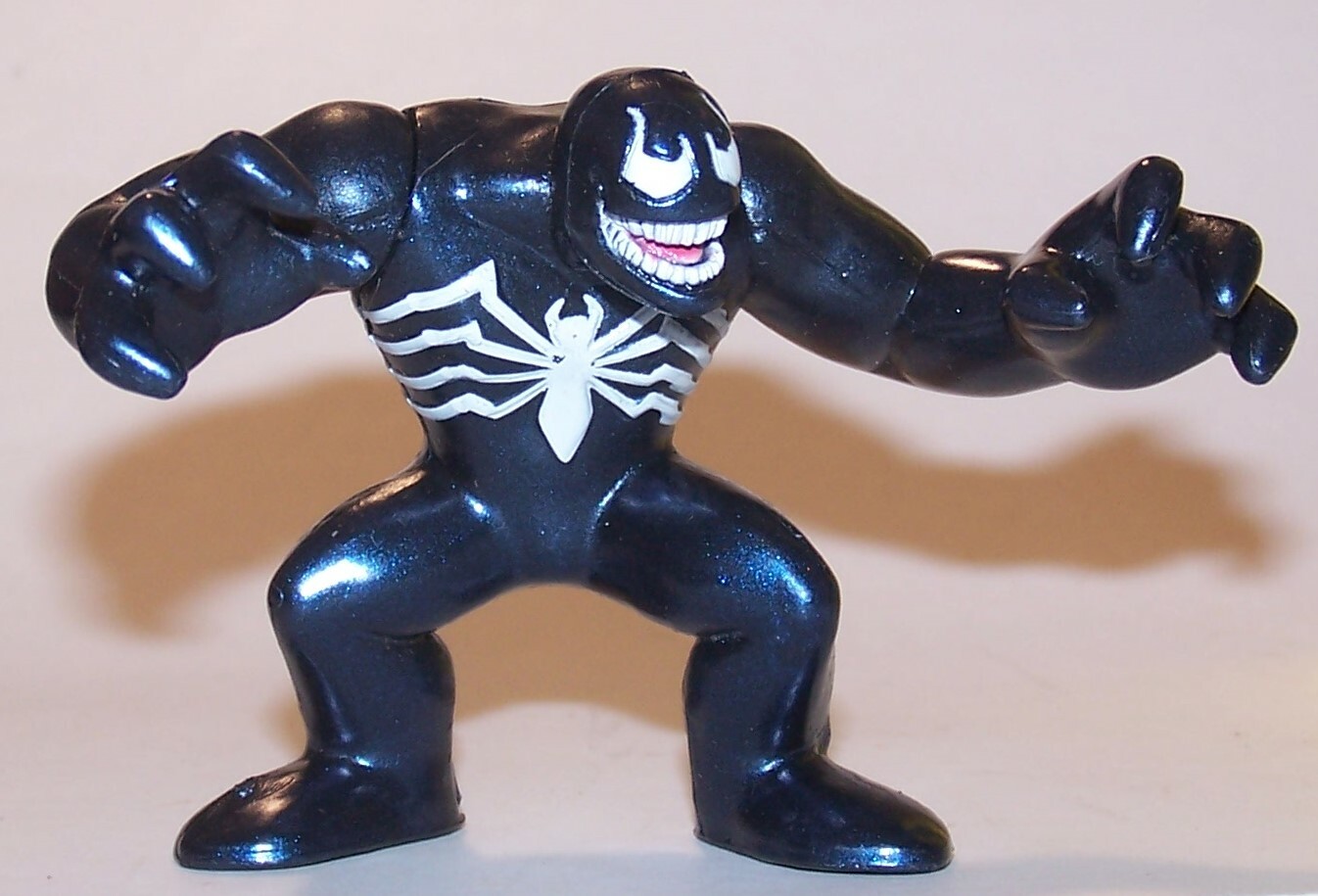 Marvel Super Heroes Venom フィギュア Amazon.com: McFarlane Toys - Marvel Venom 1:10th Scale