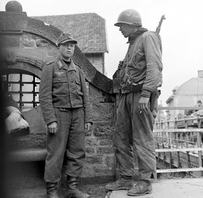 WW2 Photo WWII US Soldier Garand German POWS Germany 1945