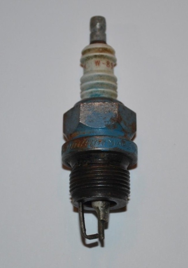 VINTAGE CHAMPION W-89D SPARK PLUG HIT MISS