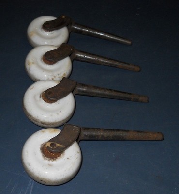 VINTAGE ANTIQUE SET 4 PORCELAIN FURNITURE CASTORS 2