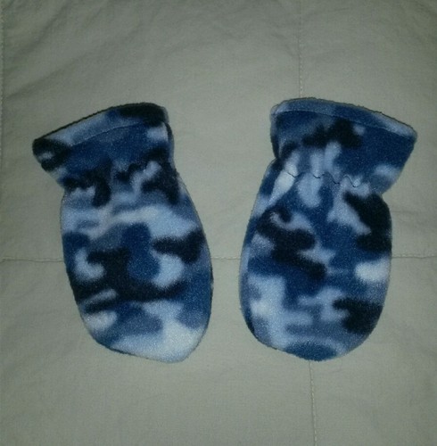 EUC~Miniwear Baby Boys Blue Camo Hat And Gloves Size Small (0-3 months)