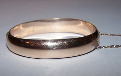 ANTIQUE VICTORIAN GOLD FILLED HINGED BANGLE BRACELET 61/8