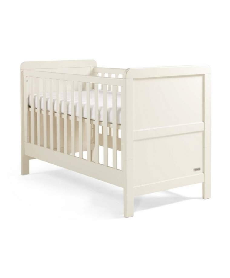 Mamas&Papas Sienna Baby cot bed, bedding and matching wardrobe in