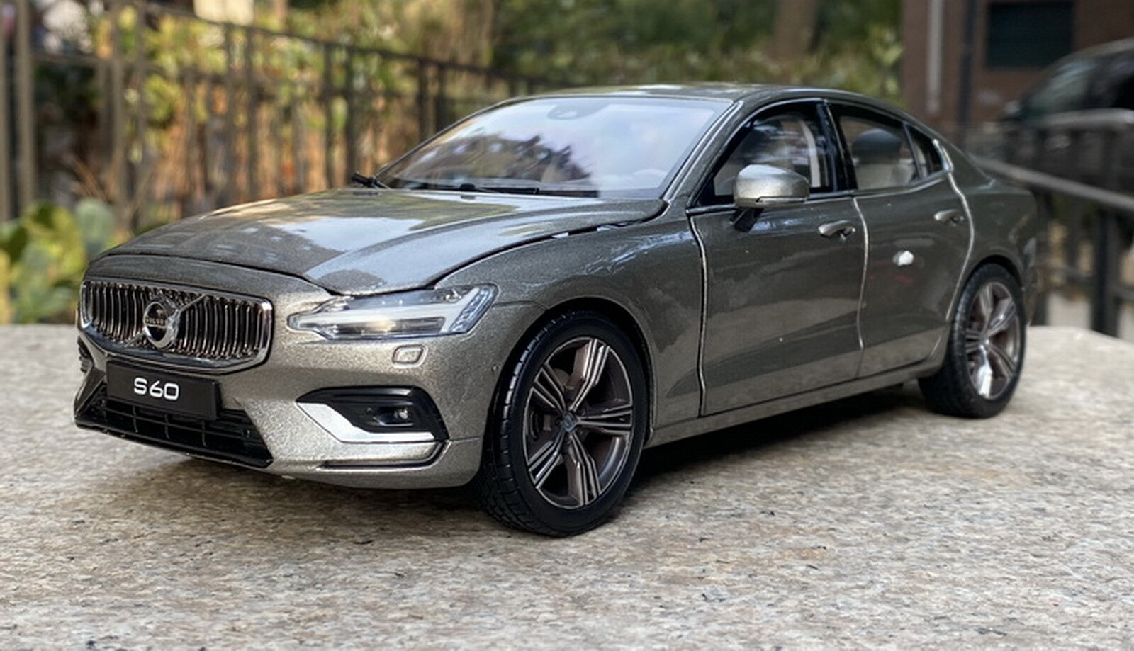 1/18 Scale Volvo S60 2020 Grey Diecast Car Model Toy