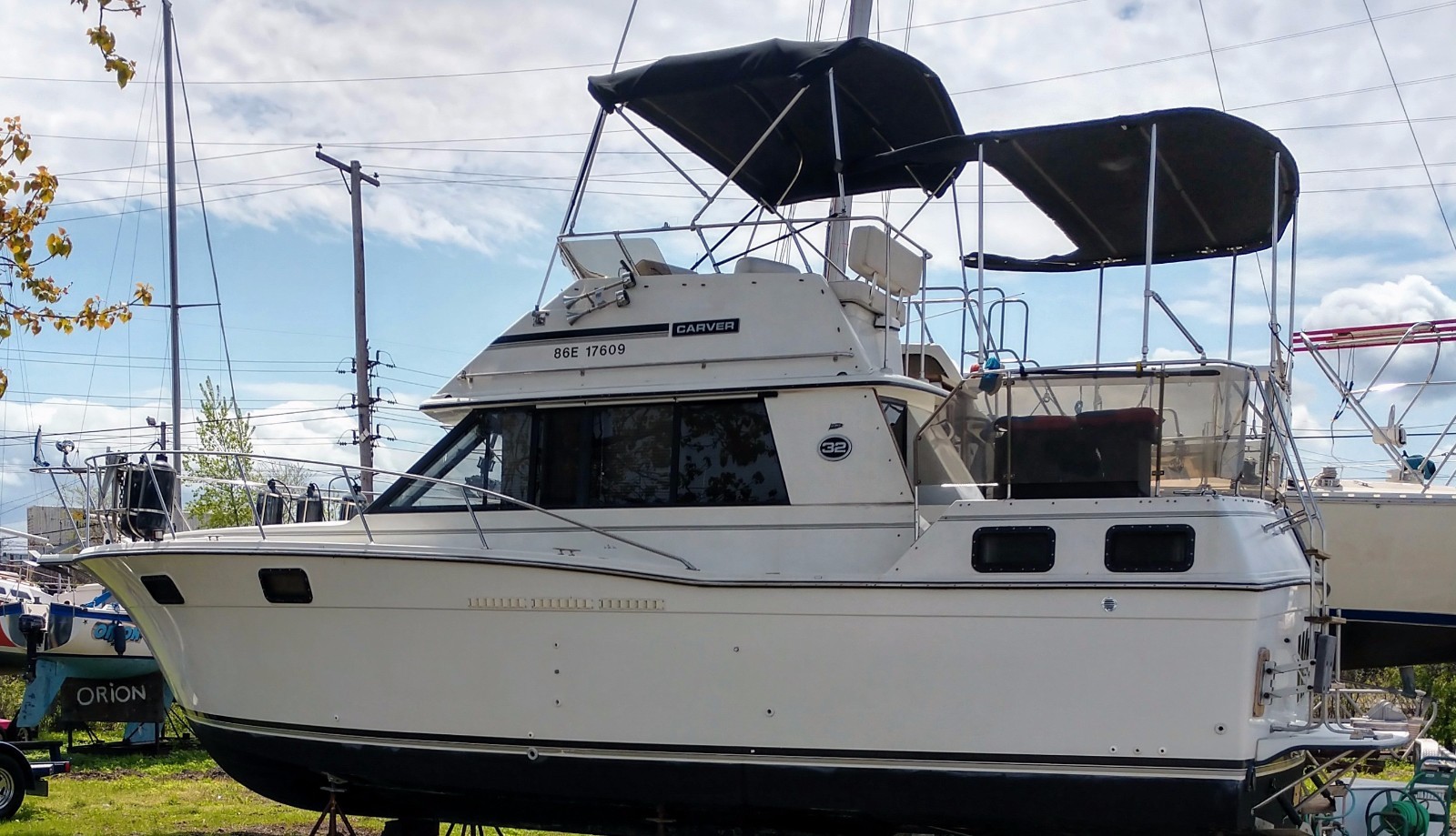 1990 3207 carver aft cabin
