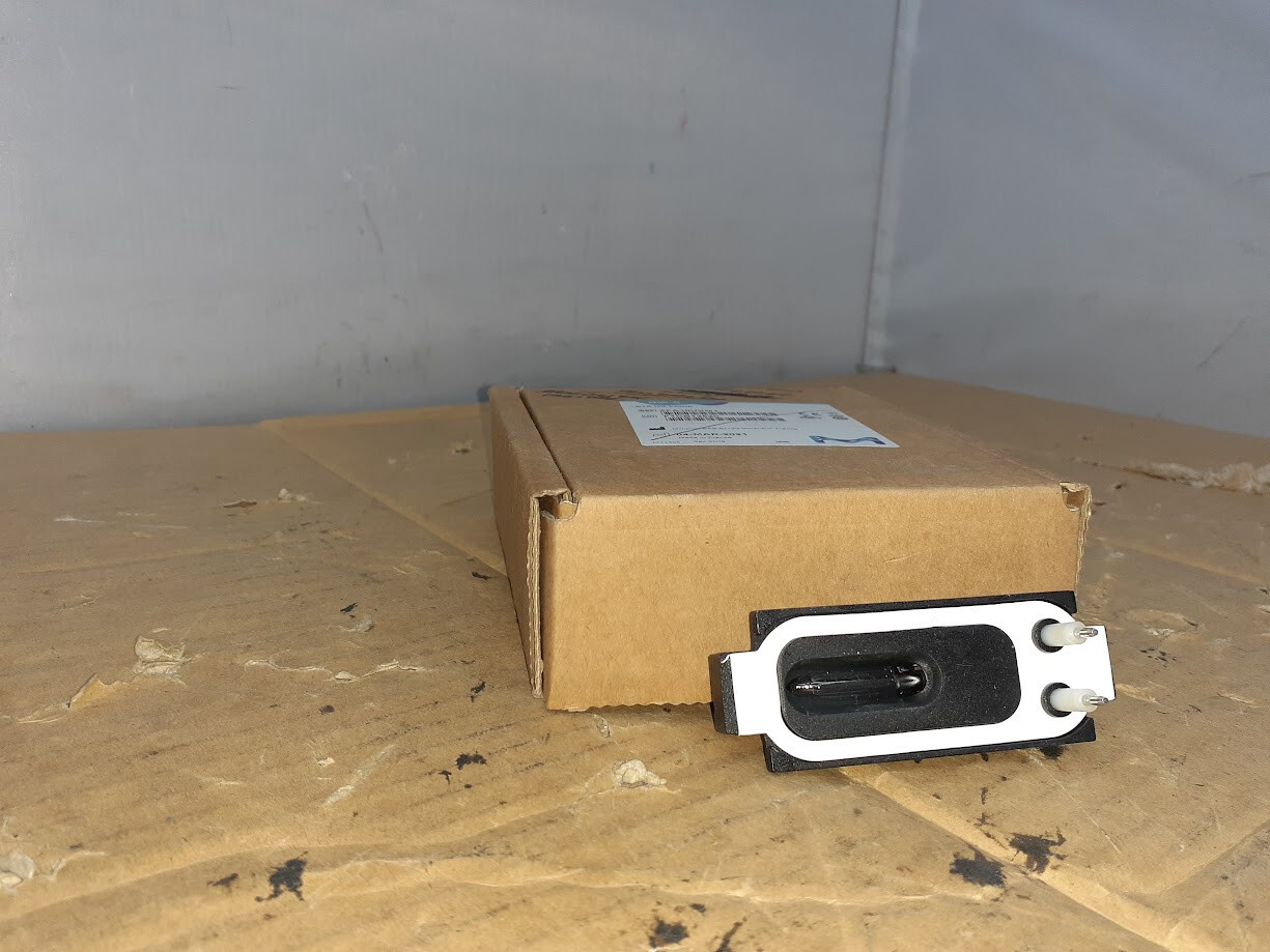 Millipore Milli-Q A10 Photooxidation UV Lamp, ZFA10UVM1 | eBay Millipore Milli-Q A10 Photooxidation UV Lamp, ZFA10UVM1 | eBay