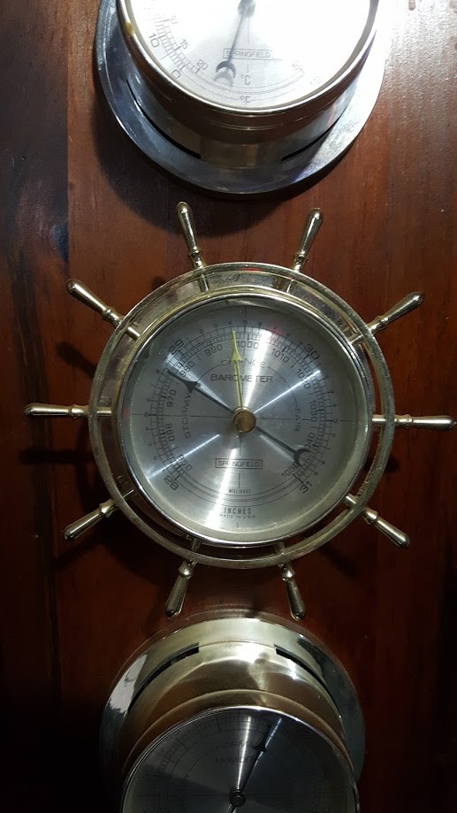 WEATHER INSTRUMENT BAROMETER THERMOMETER ON WOOD BASE    FREE Expedited SHIPPING