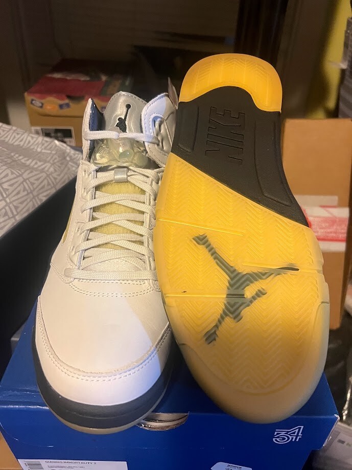 Pre-owned Jordan Women's A Ma Maniére X Air  V "dawn" - Us 11w/9.5m Fz5758-004 In White