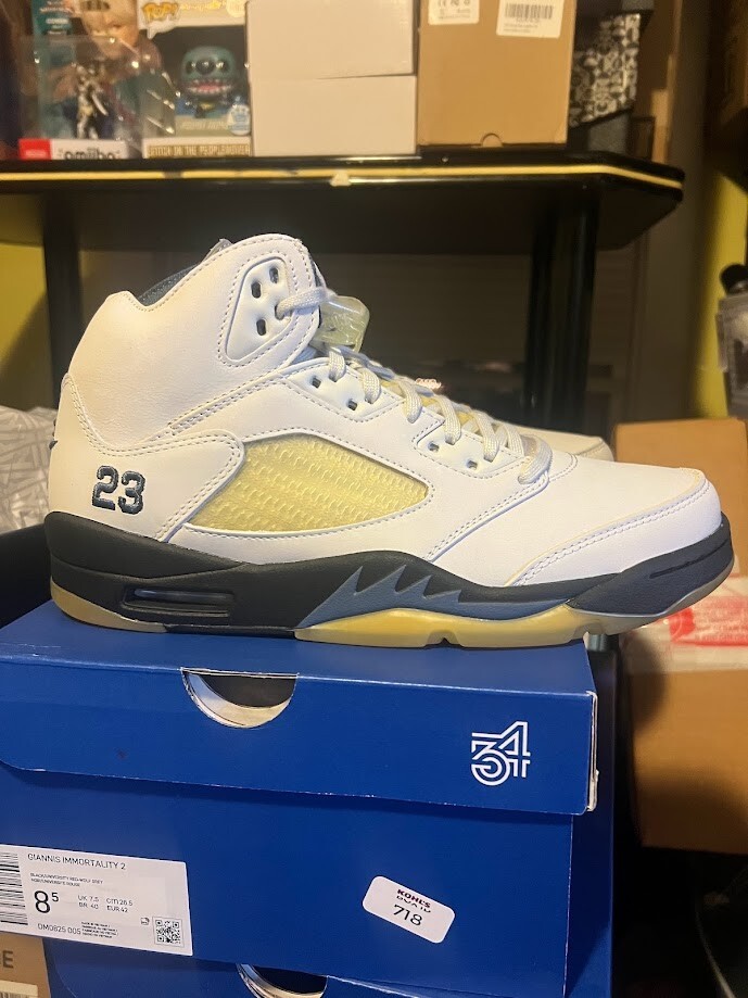 Pre-owned Jordan Women's A Ma Maniére X Air  V "dawn" - Us 11w/9.5m Fz5758-004 In White
