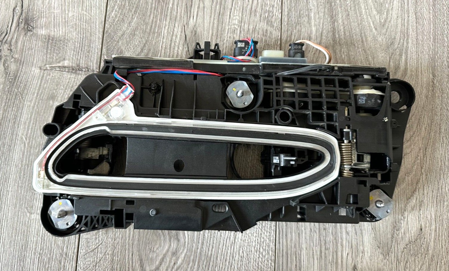 292番　A&M様オーダー品 2022 2023 MERCEDES EQS LEFT DOOR HANDLE HOLDER BEARING