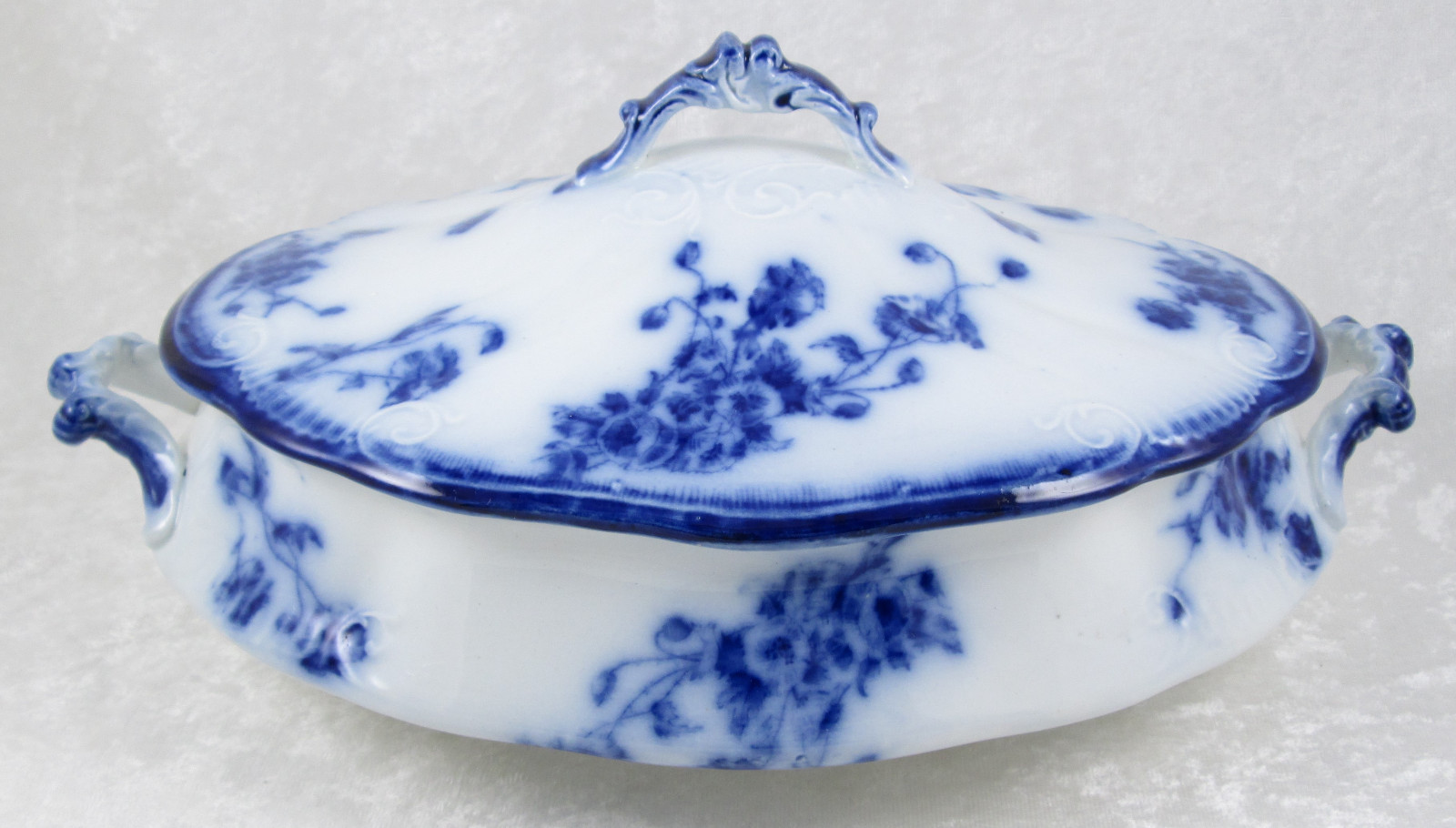 William Grindley Le Pavot Oval Flow Blue Covered Vegetable Dish Embossed 11.5inW