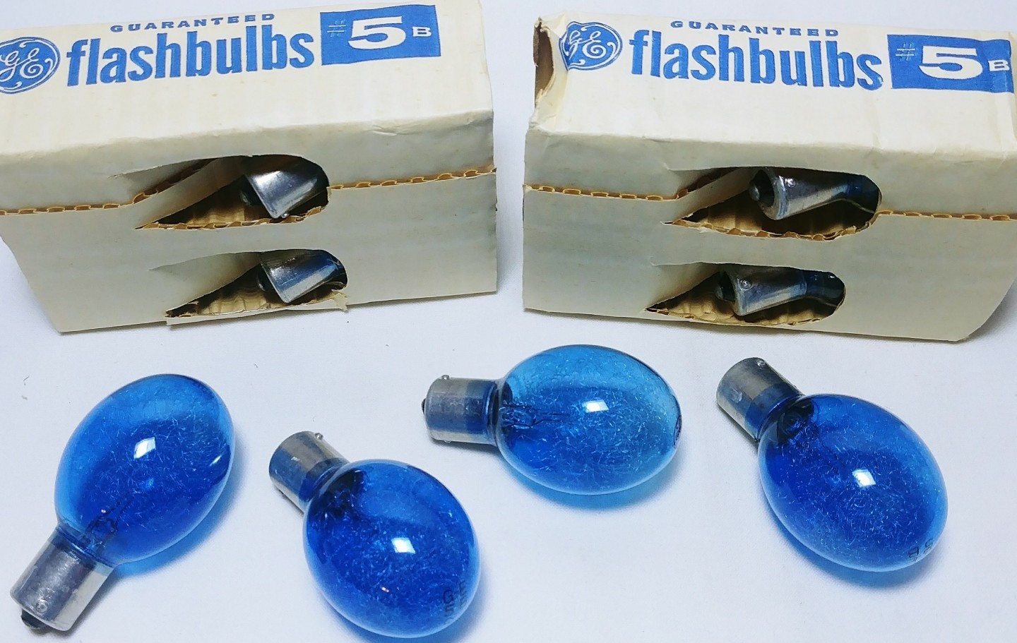 12 Vtg GE Blue 5B Camera Flashbulbs Made in USA Flash