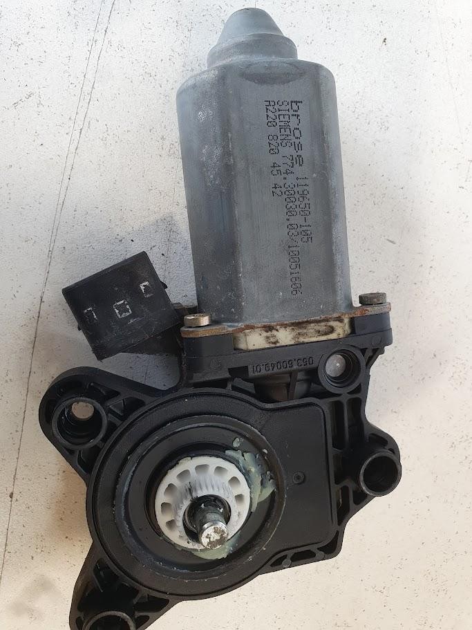 2001 C Class MERCEDES RIGHT FRONT WINDOW MOTOR ONLY A2208204542 W203/S203 image 4