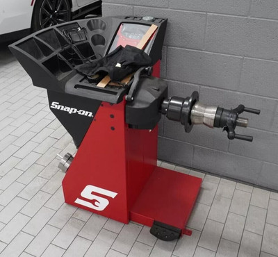Snap-on EEWB305A Computer Hand Spin Wheel Balancer Car Light Truck USED 3 Times