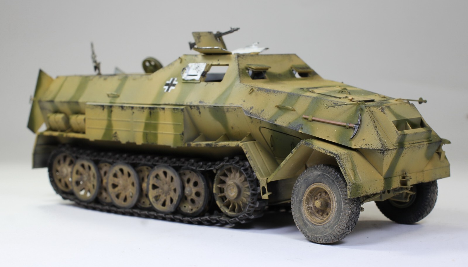 Pre-Order) German Sd.Kfz. 8 DB10 Gepanzerte 12t WW2 1:35 Pro