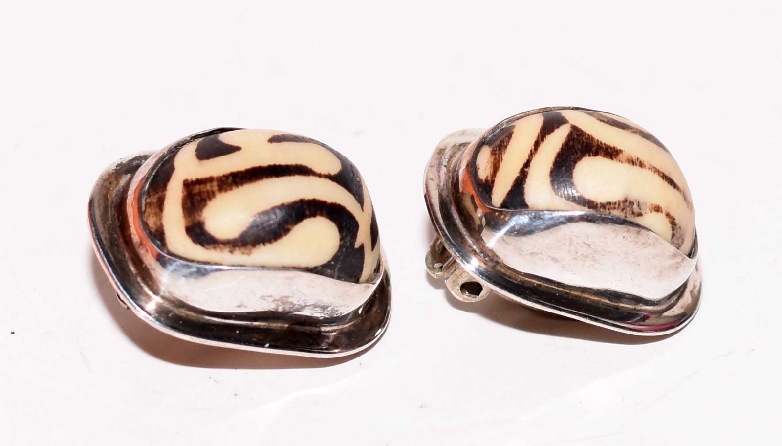 VINTAGE ELLIGATOR CHRIS BALES STERLING CLIP EARRINGS SIGNED Estate Jewelry!