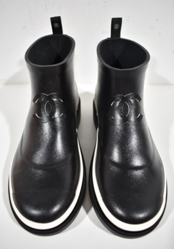 Pre-owned Chanel 23a Black White Caoutchouc Rubber Cc Logo Low Top Short Rain Boots 39