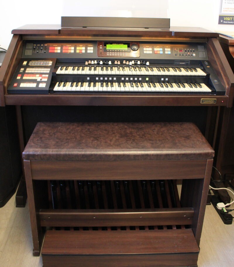 Preowned Hammond XH200 Organ With Full Pedalboard in Banbury