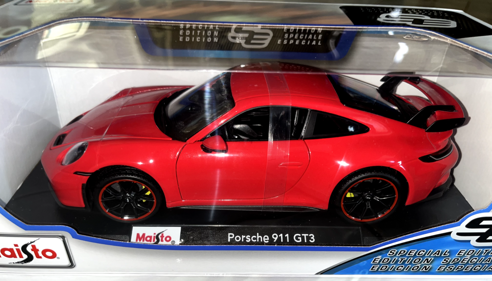 2022 PORSCHE 911 (992) CARRERA GT3 GUARDS RED by MAISTO 1:18