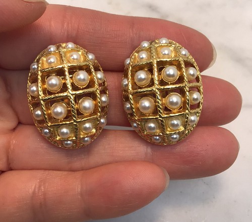 Vintage BEN AMUN Gold Tone Faux Pearl Clip On Earrings Rare