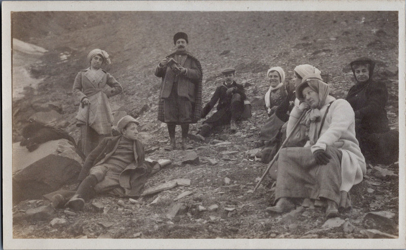 NorvÃ¨Ge, Svalbard, Sassen Bay, Visiteurs Ã  La VallÃ©E Des Fleurs, Vintage Silver 