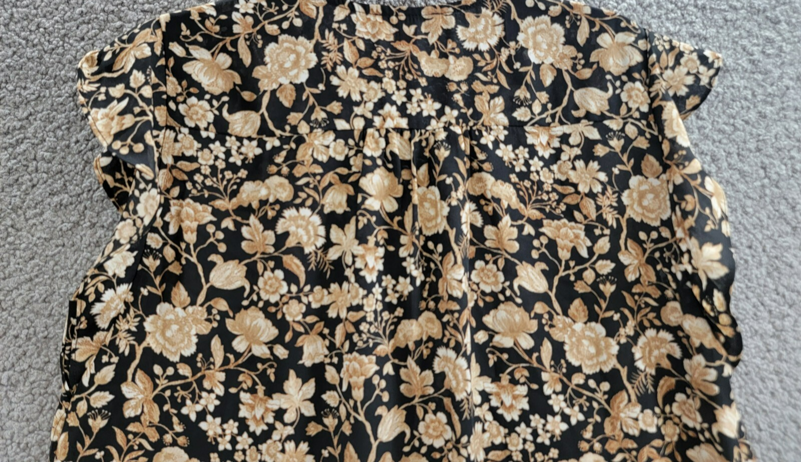 Vince Camuto Floral-Print Flutter-Sleeve Top Women's M Multi V-Neck Pullover - Picture 10 of 14