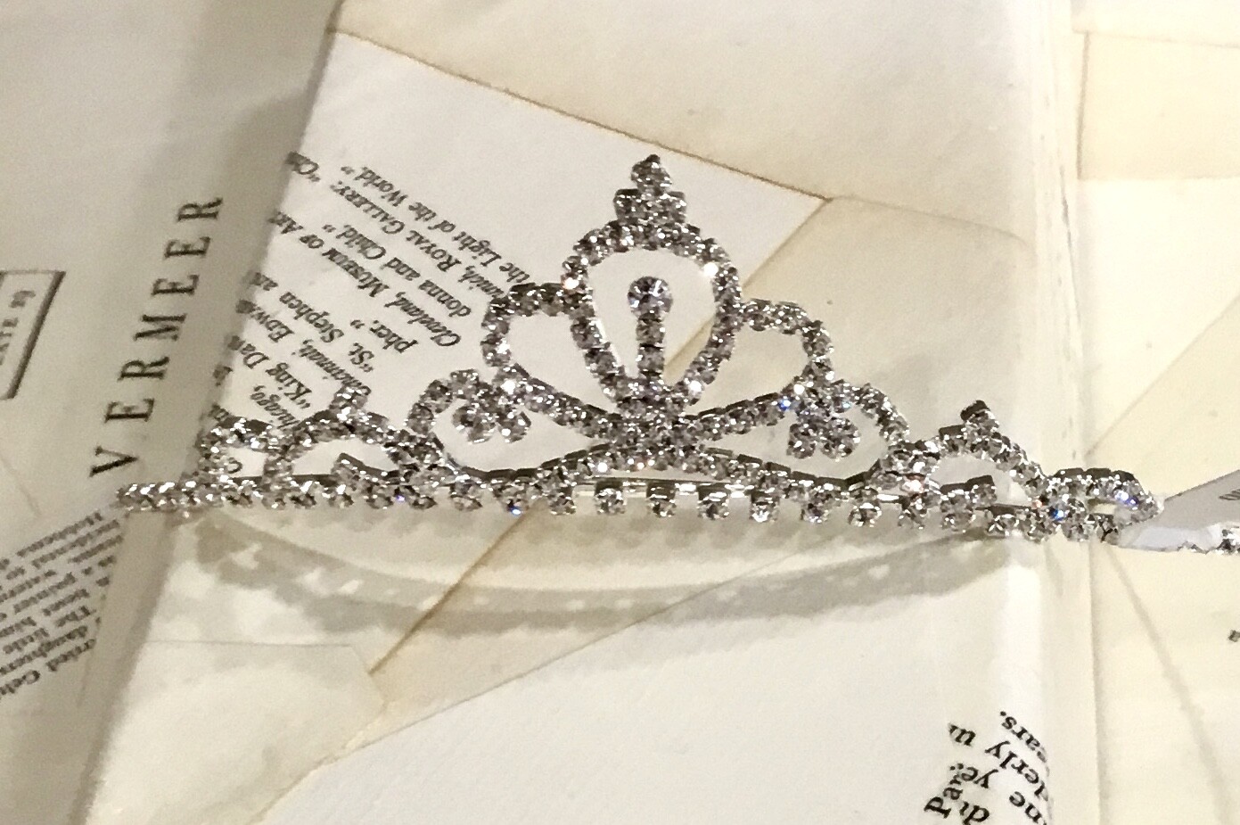 

BHLDN Тиара Повязка на голову Драгоценный камень Серебристый тон Прозрачный кристалл Свадебный нежный образец NWT, Silver tone