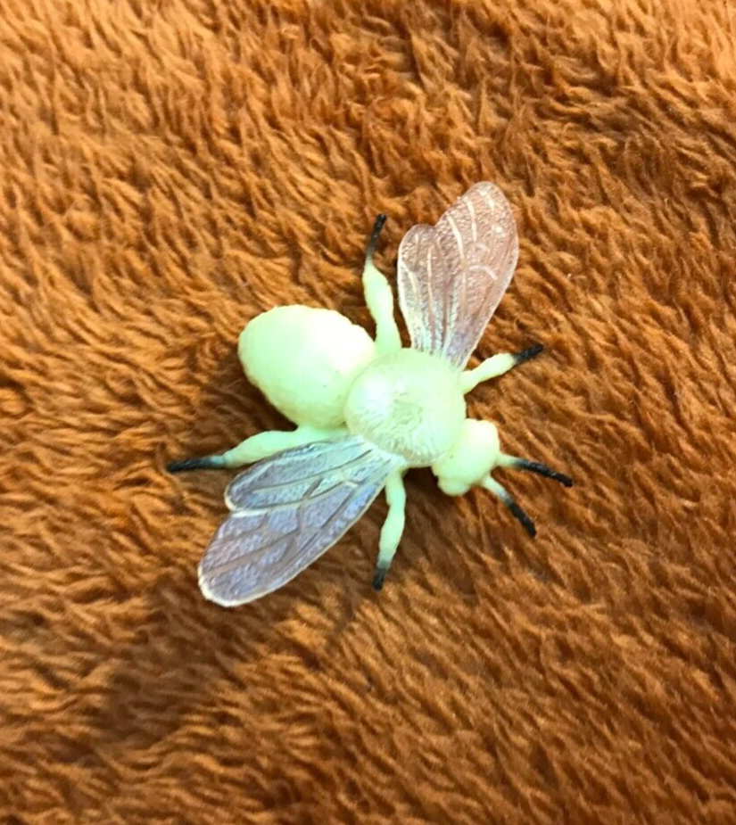 d&d mini miniature plastic giant BEE flying insect bug fantasy fae mount drone!