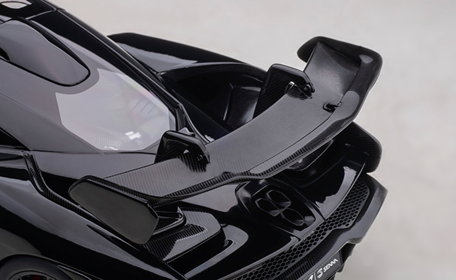 1/18 McLaren Senna Stealth Cosmos Black W/Carbon Accents