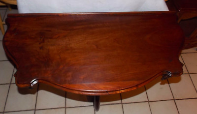 Walnut Carved Entry Table / Parlor Table / Early 1800's  (T126)