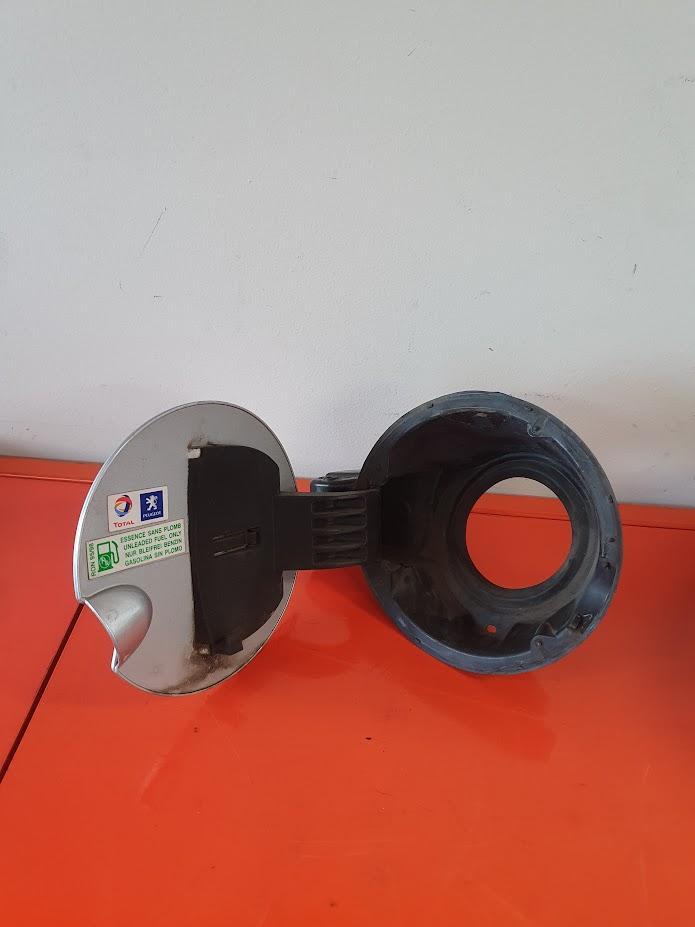 2010 Peugeot 207 FUEL DOOR / FILLER A7 03/07-12/12 image 3