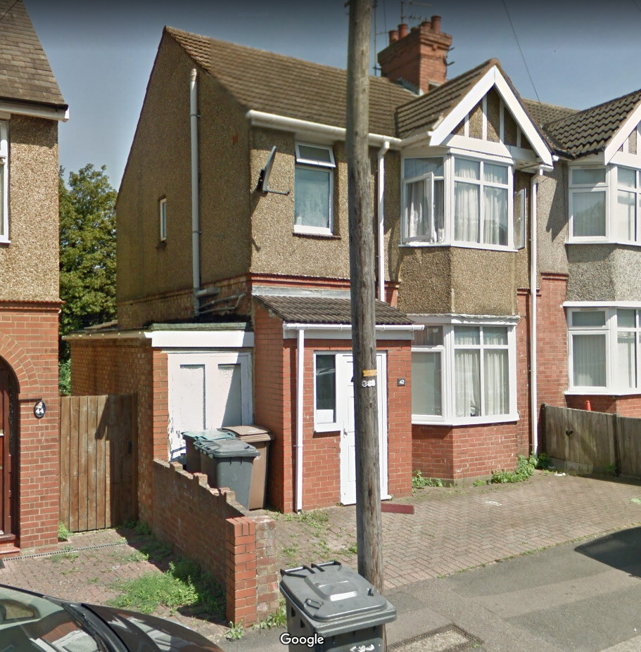 Three Bedoom Extended Semi Detatched House in Beechwood/Challney Catchment Area of Leagrave