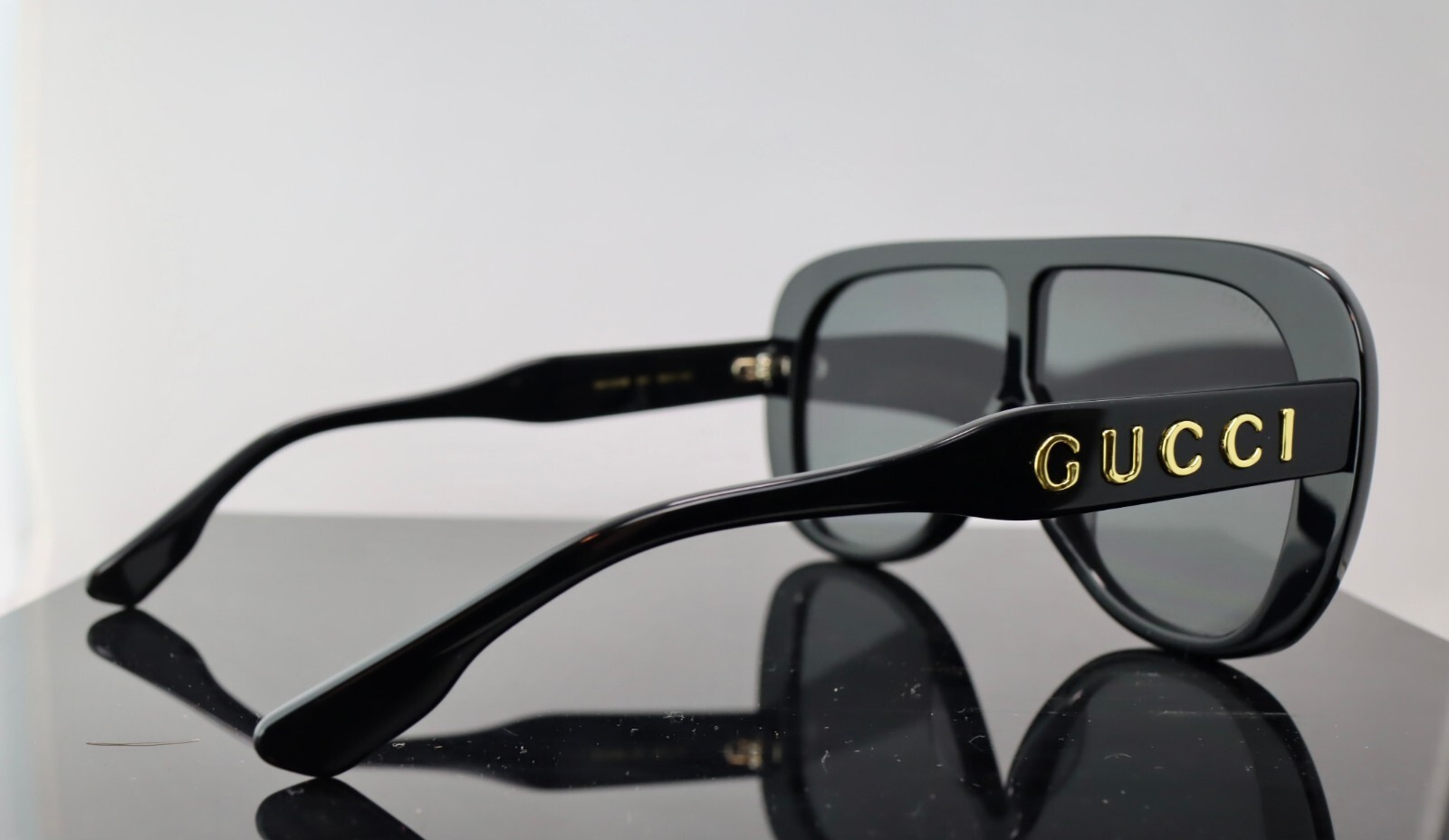Pre-owned Gucci Gg1370s Black / Grey Lens Pilot Oversized Sunglasses 100% Uv In Gray
