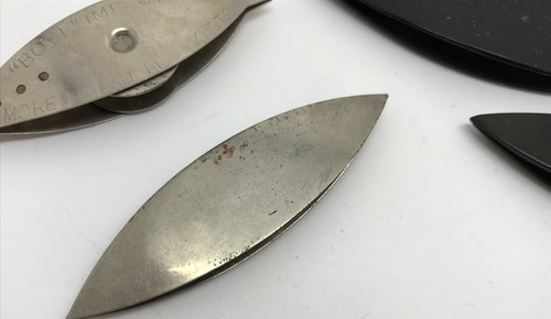 Lot of 4 Antique Vintage Tatting Shuttles, BOYE Metal Shuttle & Plastic (RF712)