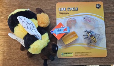 Wild Republic Bumble Bee Plush 8'' NEW, With Life Cycle of a Bee Learning Toy NEW