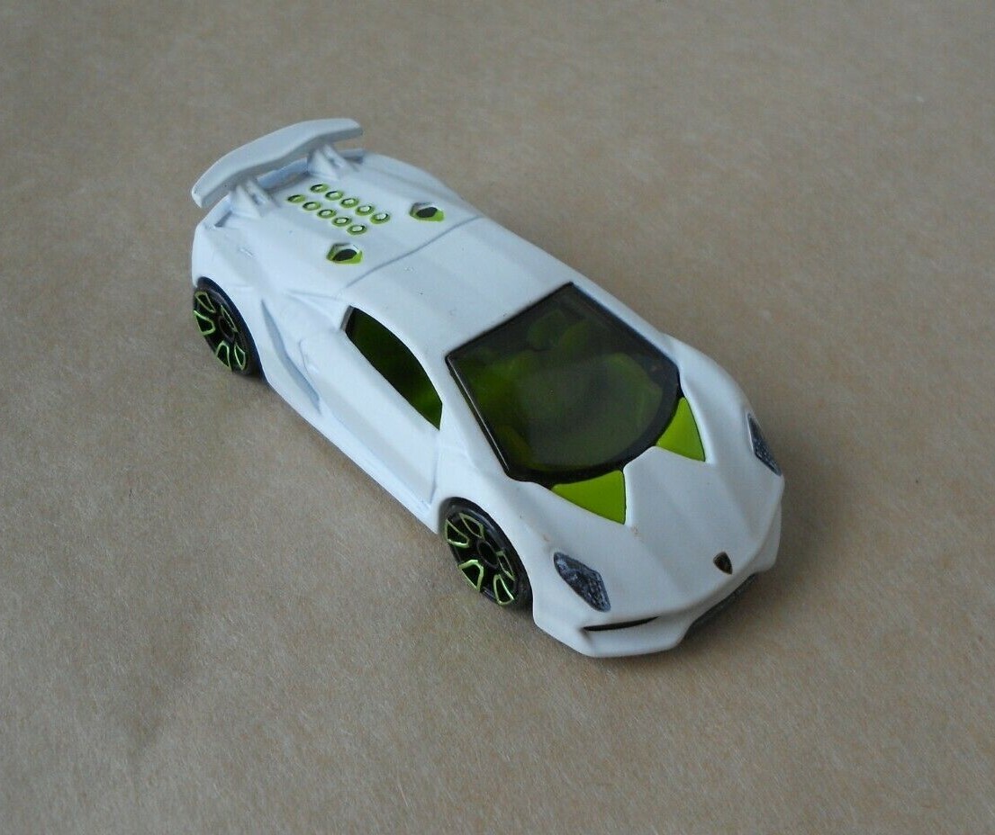 ミニカー Hot Wheels Lamborghini Sesto Elemento HOT WHEELS LAMBORGHINI SESTO ELEMENTO - porównaj ceny
