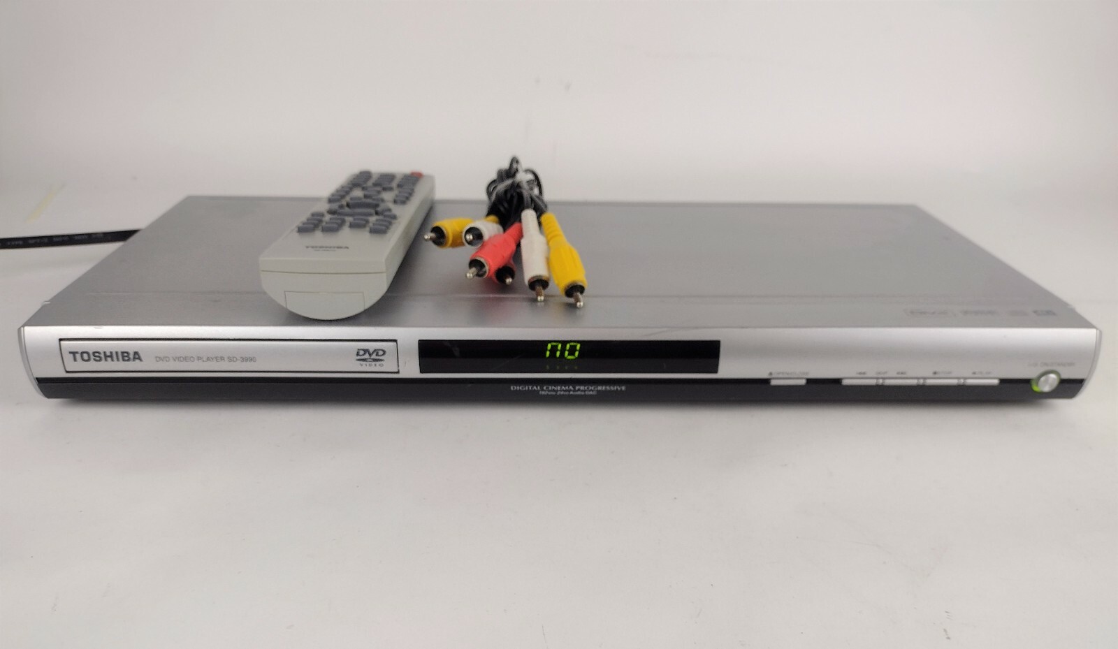 Toshiba DVD Video Player SD-3990 With Remote & AV Cables Toshiba DVD Video Player SD-3990 With Remote & AV Cables