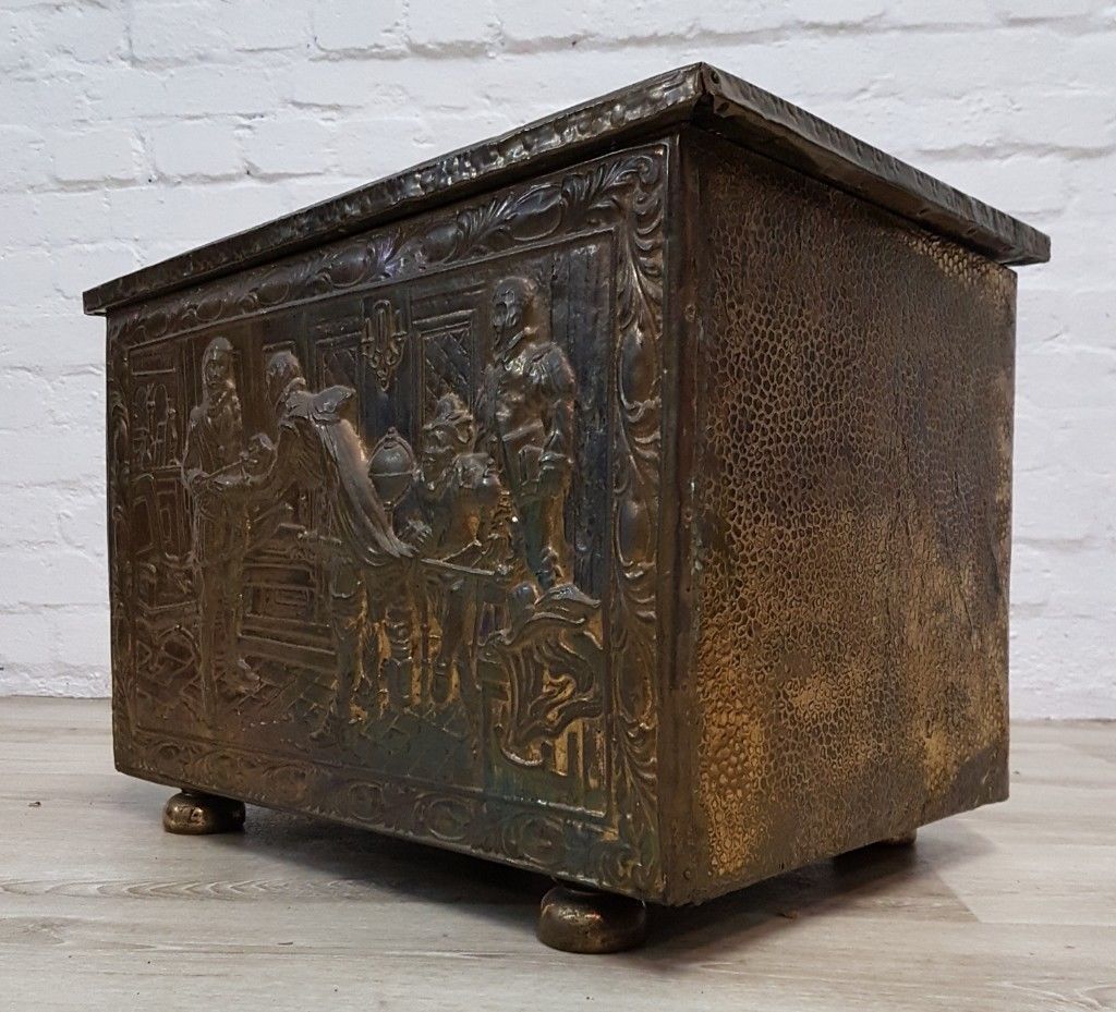 Vintage Embossed Brass Coal Box (DELIVERY AVAILABLE) in Glasgow City