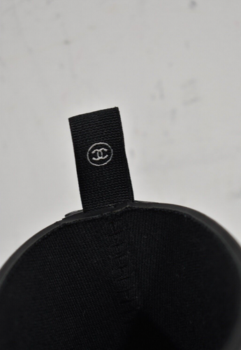 Pre-owned Chanel 23a Black White Caoutchouc Rubber Cc Logo Low Top Short Rain Boots 39