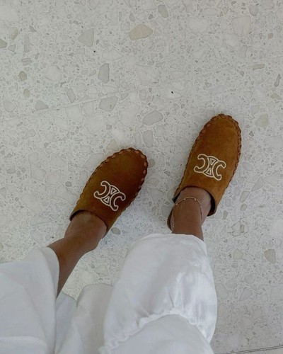 CELINE｜SLIPPERS (CELINE MARLOU TRIOMPHE MULE IN SUEDE C CELINE MARLOU TRIOMPHE MULE in Suede Calfskin W 39, UK 6.5