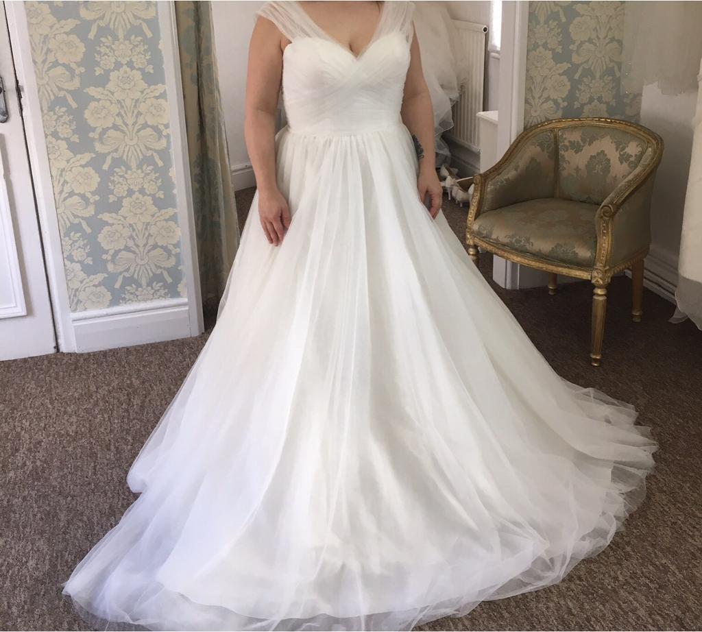 Brand new Essence of Australia  Wedding  Dress  PRICE  DROP 