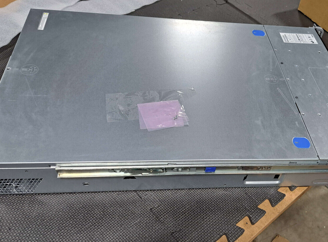 Intel 2U Server R2308GZ4GC 8-bay LFF 3.5 Intel 2U Server R2308GZ4GC 8-bay LFF 3.5