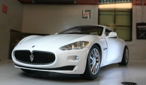 ミニカー MINICHAMPS Maserati MC GT4 TEST CAR 1:43 Minichamps Maserati Granturismo Mc Gt4 2010 Black
