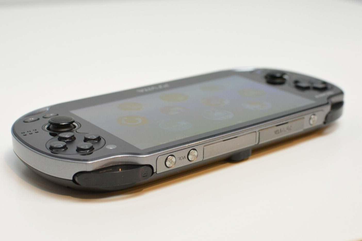 SONY PS Vita PCH-1000 / 1100 Black Model OLED Wi-Fi w/ Charger Excellent