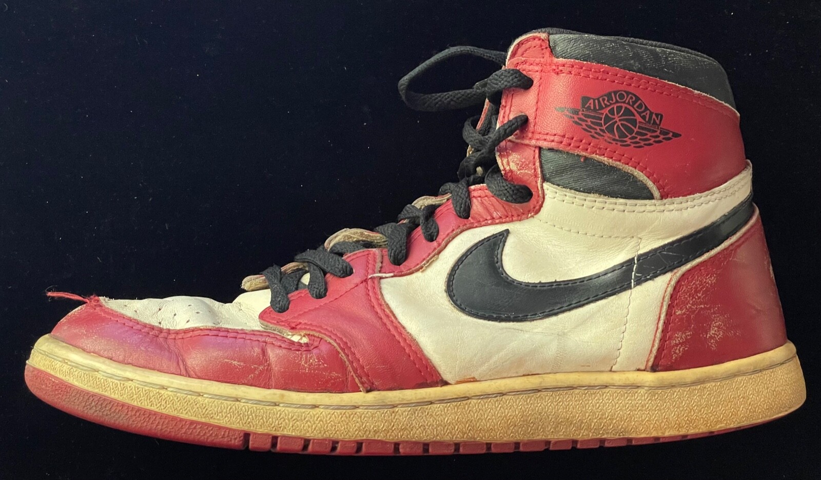 Michael Jordan Rookie Original 1985 Nike Air Jordan 1 Shoes "Chicago" size 10